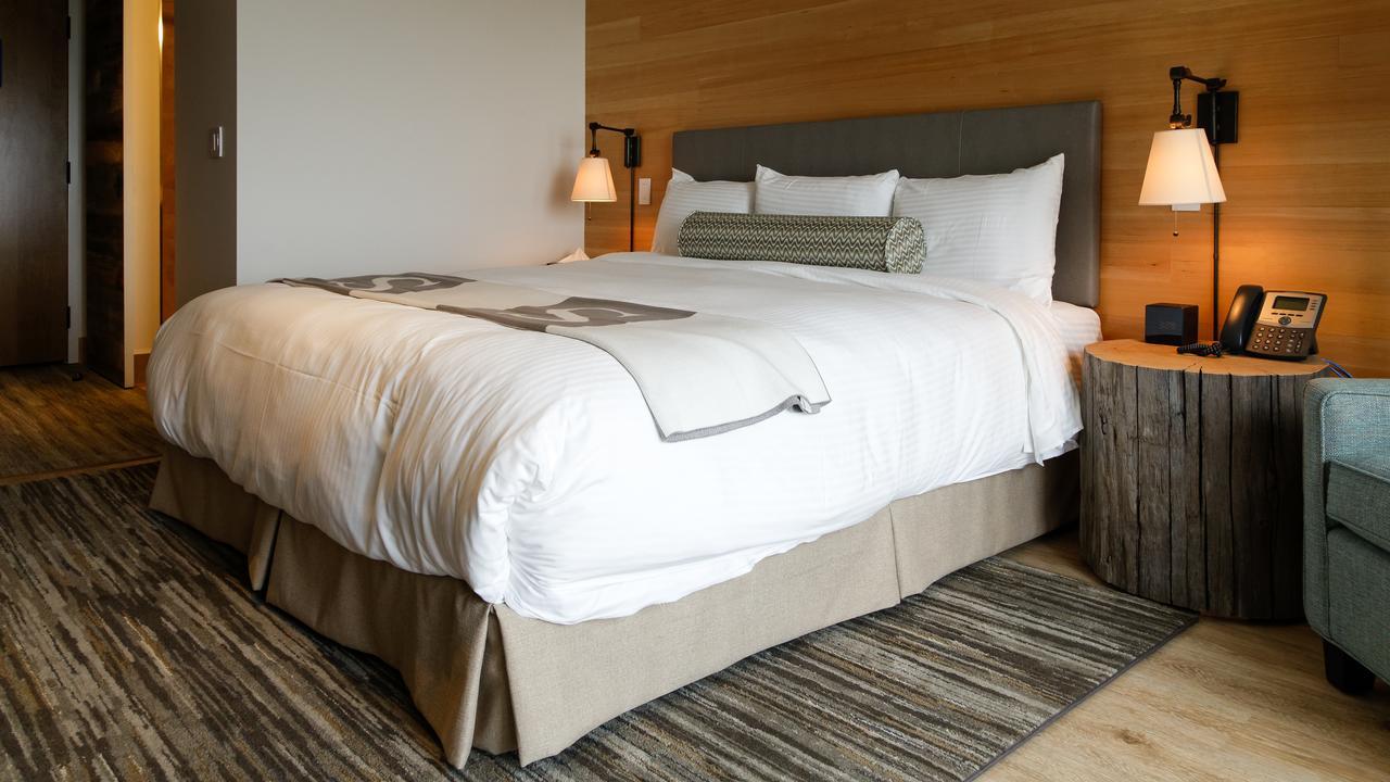 Sproat Lake Landing Resort Great Central ภายนอก รูปภาพ