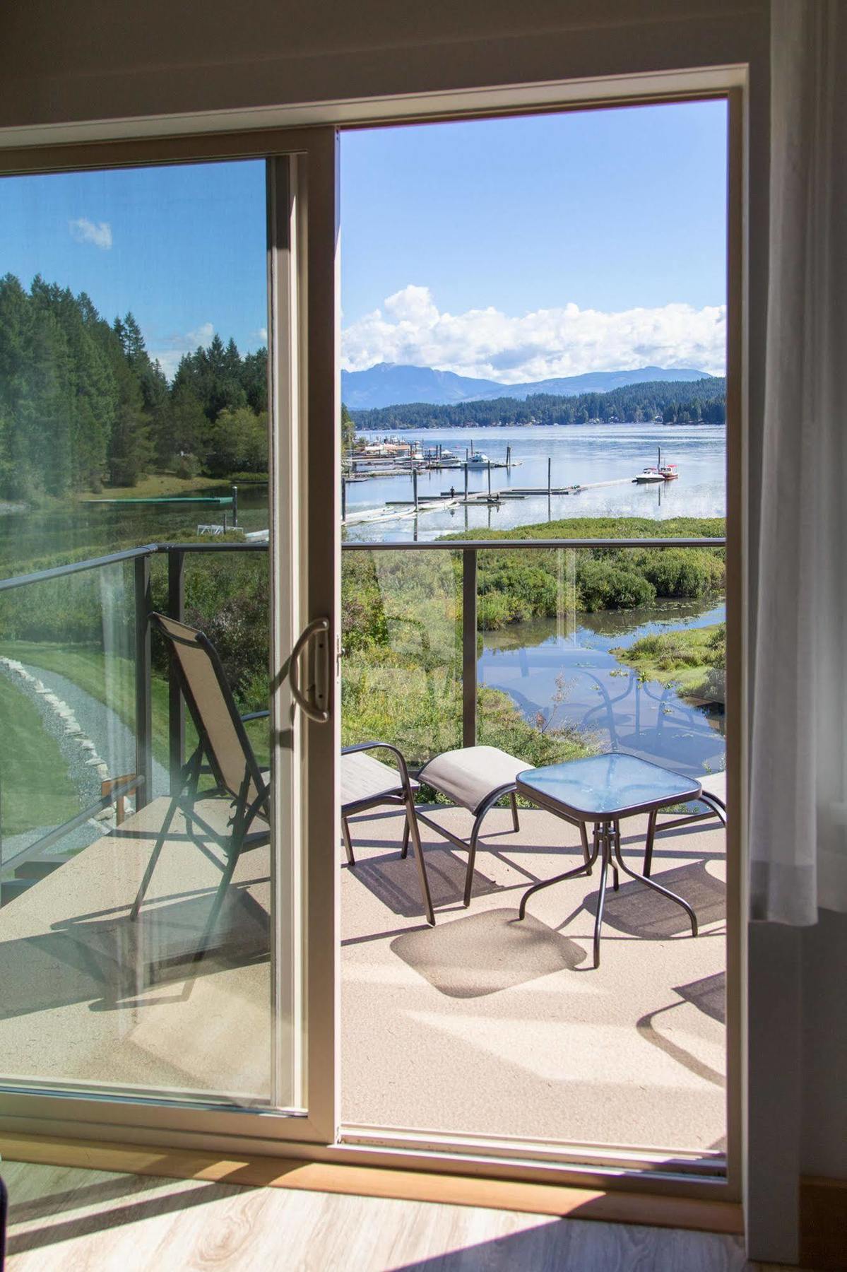 Sproat Lake Landing Resort Great Central ภายนอก รูปภาพ